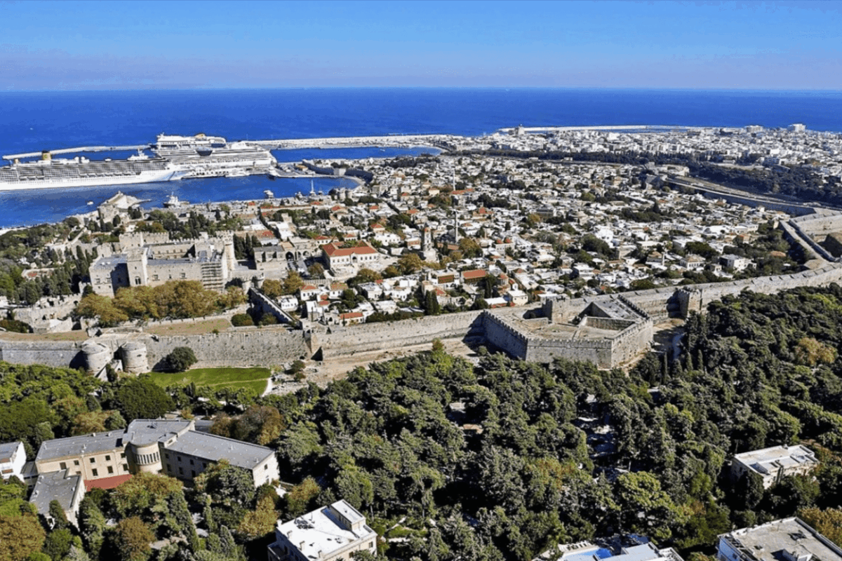 Exploring the Medieval Streets of Rhodes Old Town